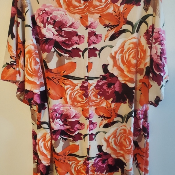 Floral blouse 3xl New with tags - Picture 3 of 3